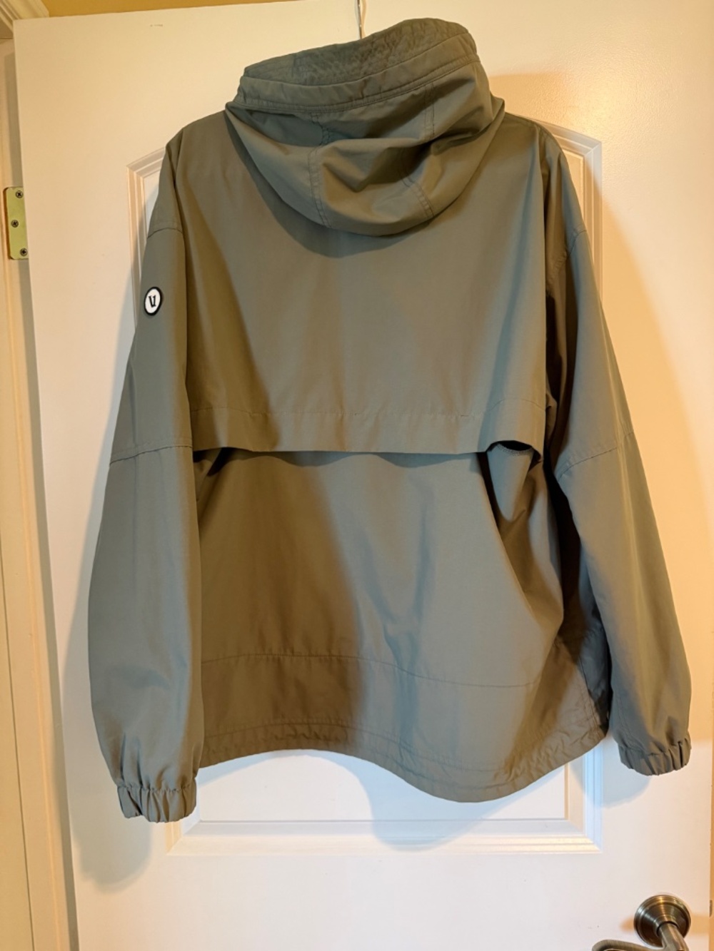 Vuori Elijo Hooded Water Resistant Jacket - Pistachio - Picture 3 of 7